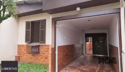 Casa para Venda - 150m², 3 dormitórios, 2 vagas - Teresópolis