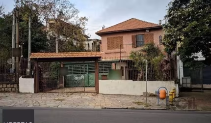 Casa para Venda - 200m², 5 dormitórios, sendo 1 suites, 4 vagas - Glória