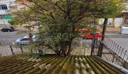 Sobrado para Venda - 110m², 4 dormitórios, sendo 1 suites, 2 vagas - Floresta