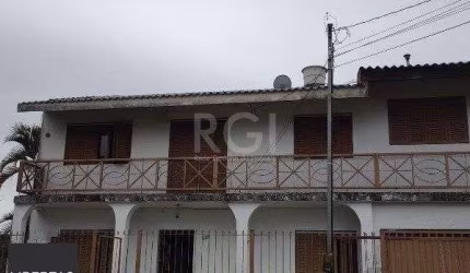 Casa  3 dormitórios, sendo 1 suites, 2 vagas - Medianeira, Porto Alegre/RS