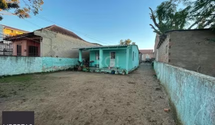 Casa para Venda - 482m², 3 dormitórios, 3 vagas - Camaquã, Porto Alegre