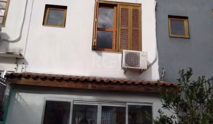 Casa para Venda - 100.45m², 4 dormitórios, sendo 2 suites, Guarujá, Porto Alegre
