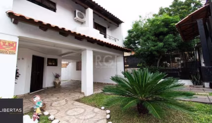 Casa para Venda - 238m², 3 dormitórios, sendo 1 suites, 3 vagas - Camaquã