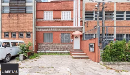 Casa para Venda - 232m², 3 dormitórios, 2 vagas - Navegantes
