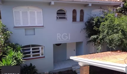 Casa para Venda - 300m², 4 dormitórios, 4 vagas - Menino Deus