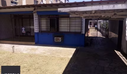 Casa para Venda - 200m², 3 dormitórios, 8 vagas - Cristal