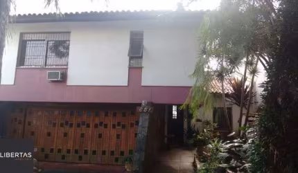 Casa para Venda - 320m², 3 dormitórios, sendo 1 suites, 4 vagas - Cristal