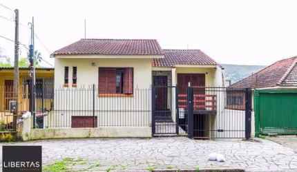 Casa para Venda - 150m², 4 dormitórios, sendo 1 suites, 5 vagas - Teresópolis