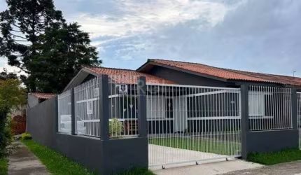 Casa no bairro Hípica - 4 dormitórios