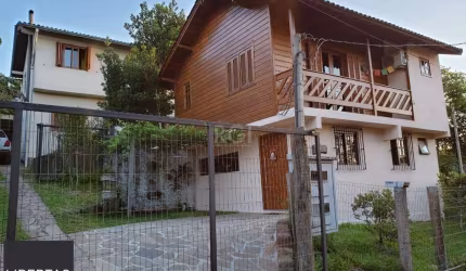 Casa para Venda - 300m², 5 dormitórios, 4 vagas - Vila Nova