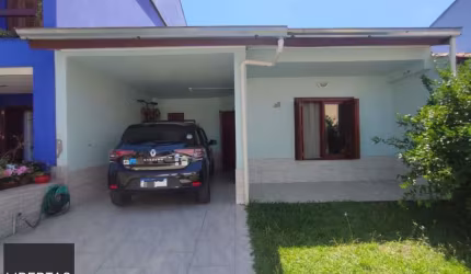 Casa em condomínio no bairro Guarujá
