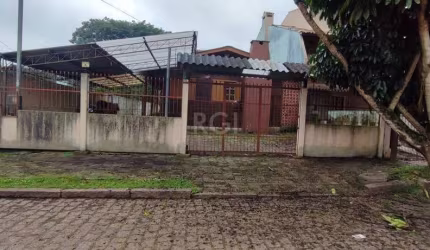 Casa de esquina no bairro Guarujá