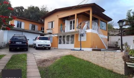 Casa com 4 dormitórios no bairro Vila Nova