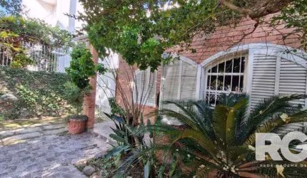Ótima Residência de três dormitorios na Glória