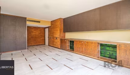 Apartamento Imenso no Bairro Petrópolis! 232m2 privativos e 3 vagas de garagem