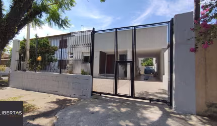Casa de com 2 Dormitórios terreno de 300m² no Jardim Sabará!