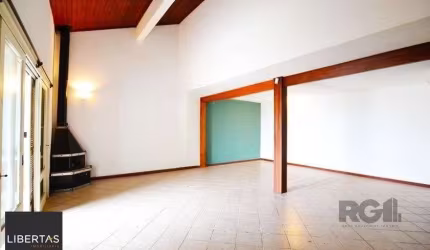 Casa de 200m² - 4 dormitórios, 4 vagas no bairro Espírito Santo