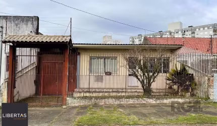 Casa de 02 dormitórios, 02 banheiros no bairro de Sarandi em Porto Alegre