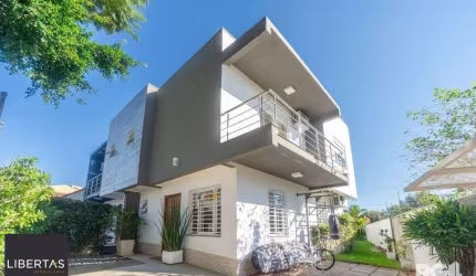 Ótima casa no bairro Espírito Santo, com 3 quartos, 1 suíte e pátio