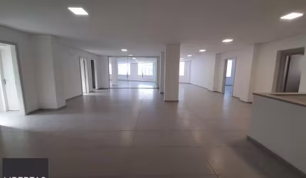 Conjunto comercial reformado com 360m² no bairro Floresta