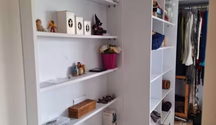 Apartamento de três quartos, suíte e uma vaga de garagem em condomínio com infra