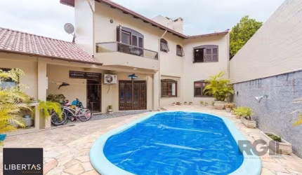 Casa com 4 dormitórios no bairro Morro Santana
