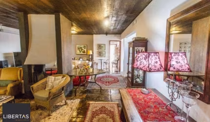 Casa para Venda - 400m², 3 dormitórios, sendo 1 suites, 5 vagas - Cristal