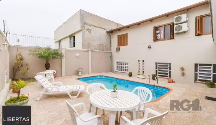 Casa 4 dormitórios no bairro Espírito Santo