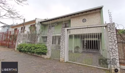 Casa com 5 suítes, 7 banheiros, 4 vagas no bairro Partenon