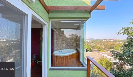 Excelente casa 03 dormitórios sendo 01 suíte com jacuzzi, 03 banheiros,  03 vaga