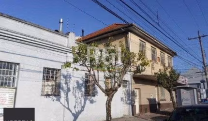 Prédio residencial e comercial, no bairro Navegantes em Porto Alegre