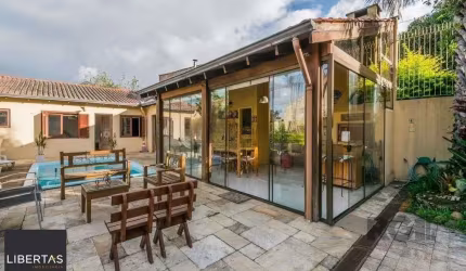 Casa 279m² - 4 dormitórios, 3 vagas no bairro Santa Tereza