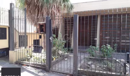 Casa para Venda - 385m², 5 dormitórios, sendo 1 suites, 4 vagas - Petrópolis