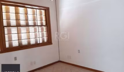 Casa para Venda - 150m², 3 dormitórios, sendo 1 suites, 4 vagas - Floresta