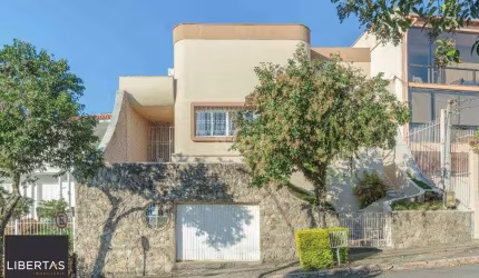 Casa a venda com 400m², bairro, Teresópolis