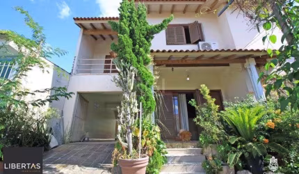 Casa para Venda - 240m², 4 dormitórios, sendo 3 suites, 6 vagas - Jardim Sabará
