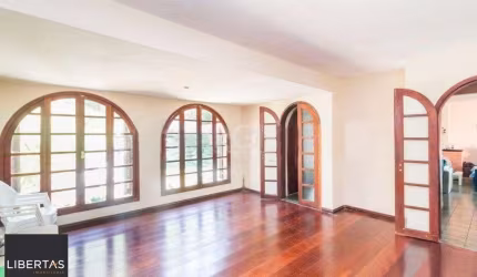 Casa para Venda - 279.1m², 4 dormitórios, sendo 1 suites, 5 vagas - Vila Nova