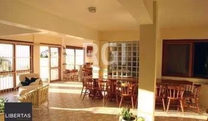 Casa para Venda - 485m², 3 dormitórios, sendo 1 suites, 4 vagas - Teresópolis