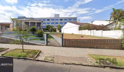 Casa com  terreno 26X44, toda gradeada. Próximas as principais ruas do bairro Gl