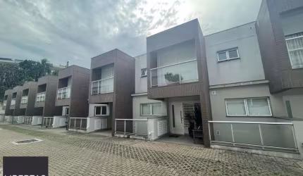 Casa com 3 suítes, vista para o Guaíba, 3 vagas, no bairro Cristal, Porto Alegre