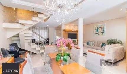 Casa  impecável com 3 quartos (1 suíte) e 2 vagas cobertas,