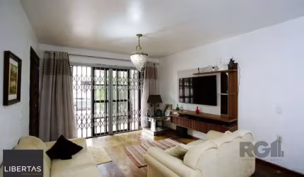 Casa 3 Dormitório(s) Bairro Petrópolis