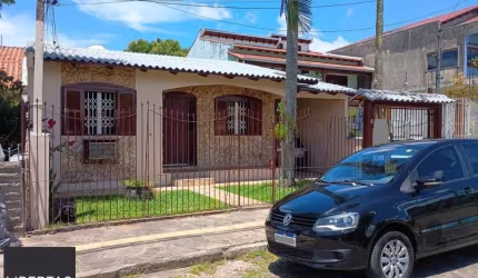 Casa 3 dormitórios, 1 suíte, vagas de garagem, Bairro Vila Cachoeirinha