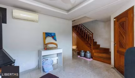 Casa de 3 dormitórios no Bairro Lomba do Pinheiro - Porto Alegre