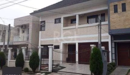 Casa para Venda - 272m², 3 dormitórios, sendo 1 suítes, 2 vagas - Hípica