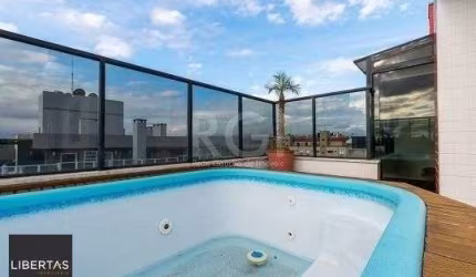EXCELENTE COBERTURA COM 2 DORMITÓRIOS, PISCINA E 1 VAGA DE GARAGEM.