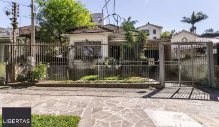 Casa para Venda - 198m², 3 dormitórios, sendo 1 suites, 4 vagas - Petrópolis