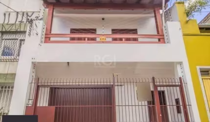 Casa para Venda - 440m², 3 dormitórios, sendo 2 suites, 2 vagas - Cidade Baixa