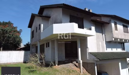 Casa para Venda - 300m², 5 dormitórios, sendo 3 suites, 5 vagas - Teresópolis