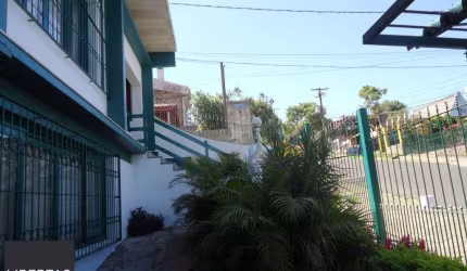 Casa para Venda - 750m², 4 dormitórios, sendo 2 suites, 5 vagas - Santa Tereza